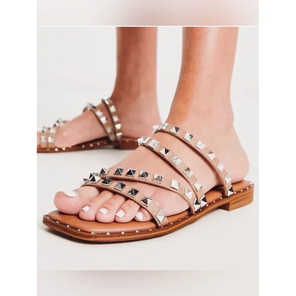 Nicole Miller Coralinne Studded Flat Sandals Edgy Neutral Nude Size 7